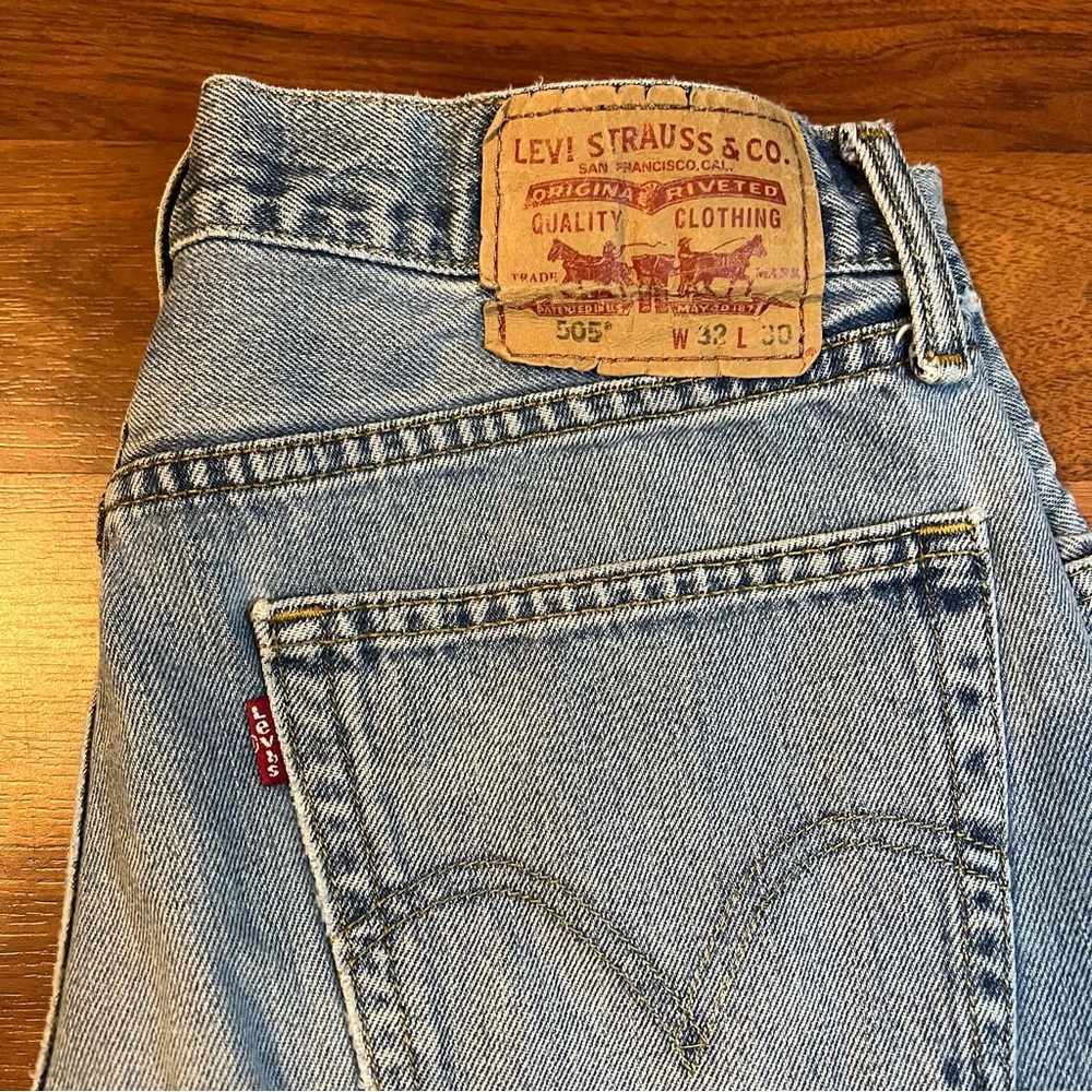 Levi's Classic Light Blue Straight Jeans - Picture 5 of 7